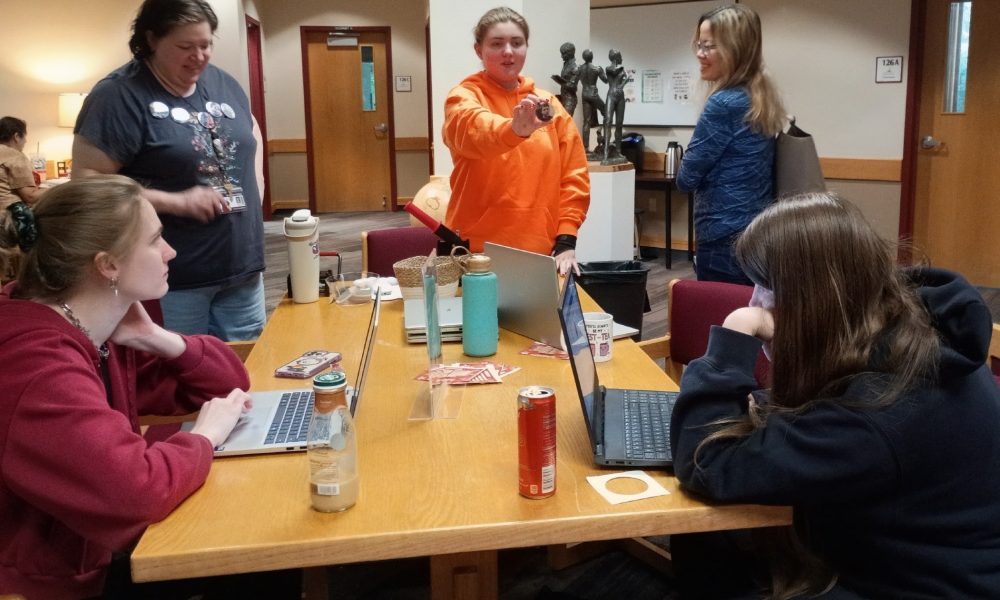Students making buttons at FUNbrary event at the Molstead Library.